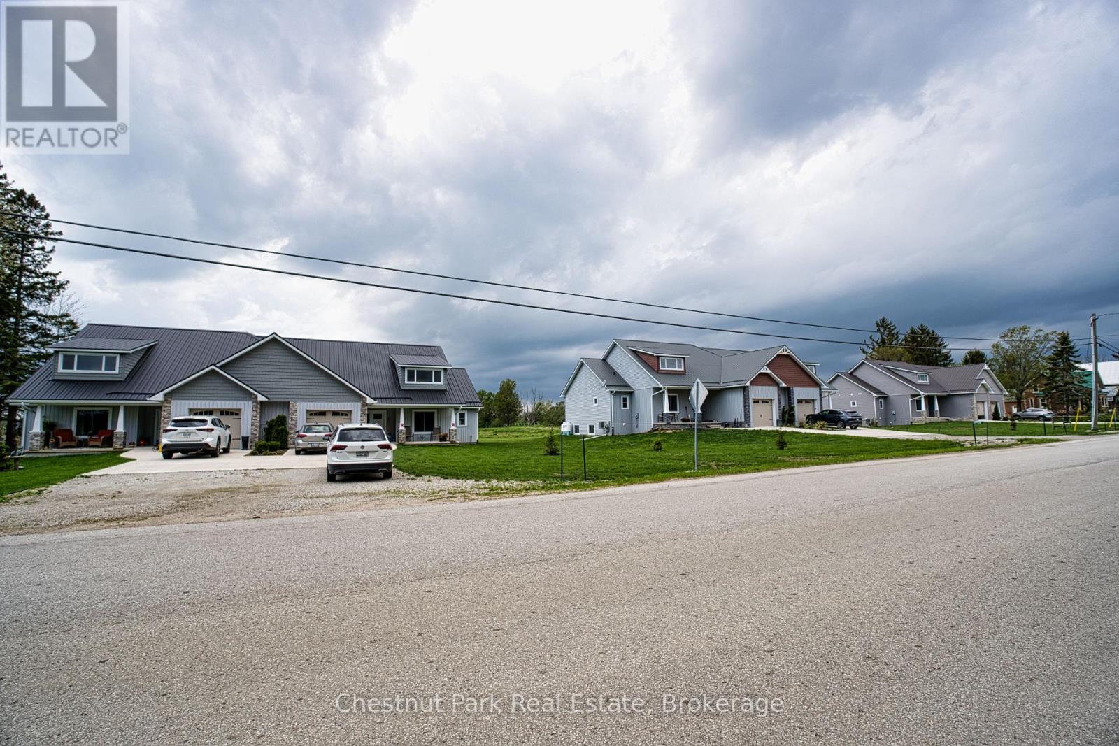 319916-319926 Kemble Rock Road Property Photo 1