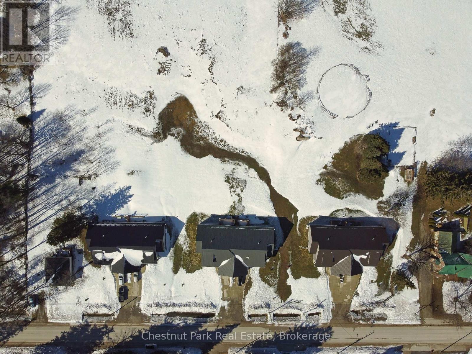 319916-319926 Kemble Rock Road Property Photo 5