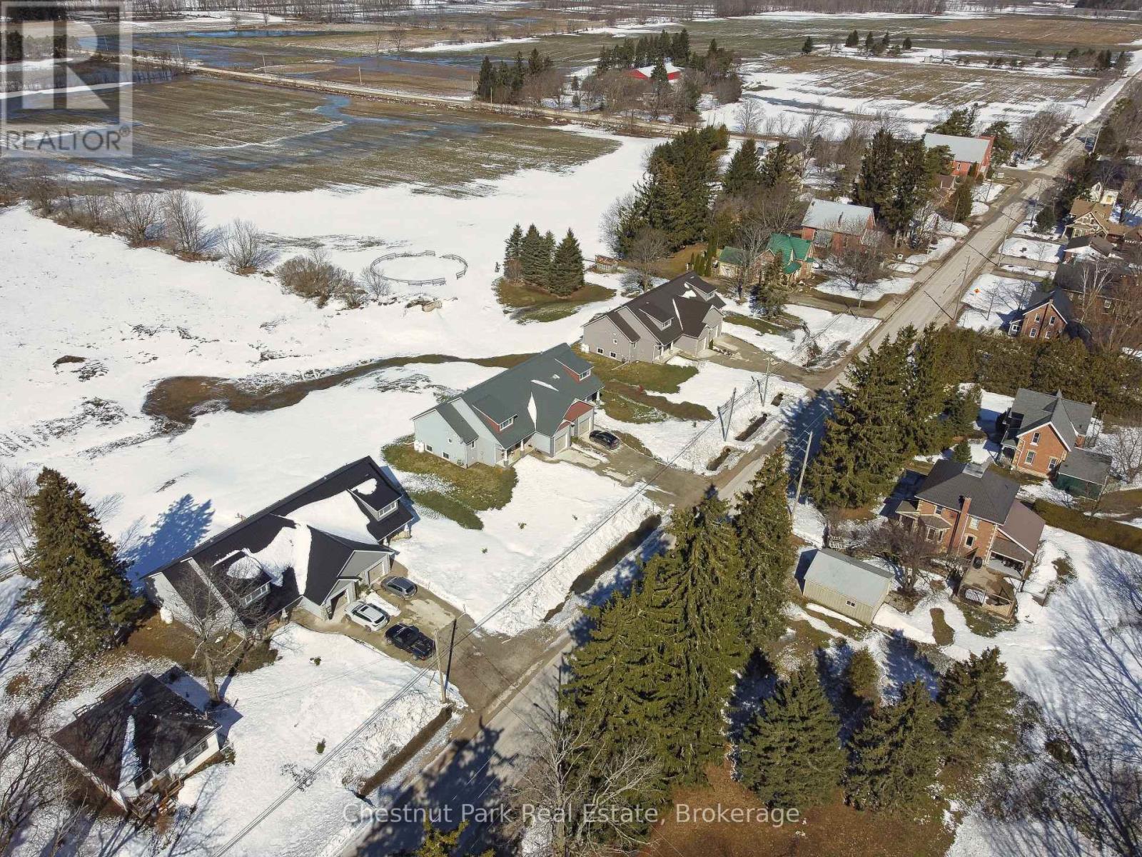 319916-319926 Kemble Rock Road Property Photo 7