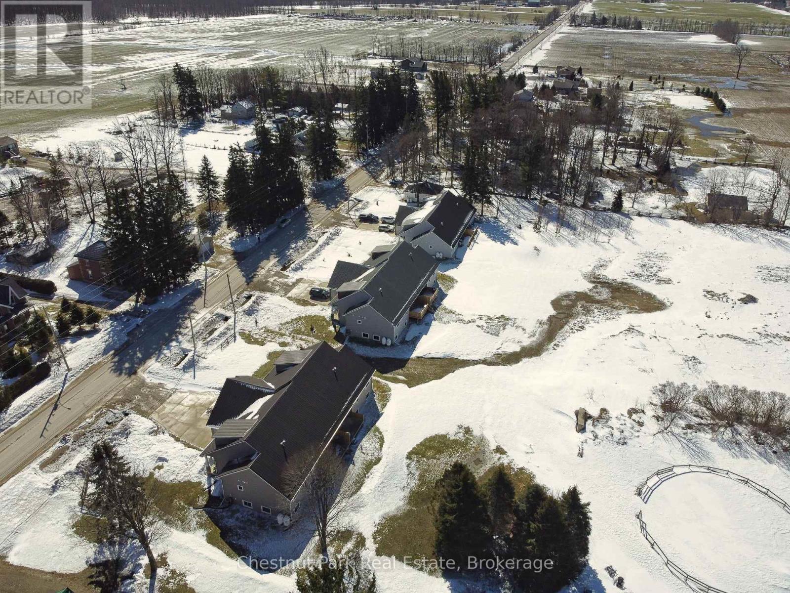 319916-319926 Kemble Rock Road Property Photo 9