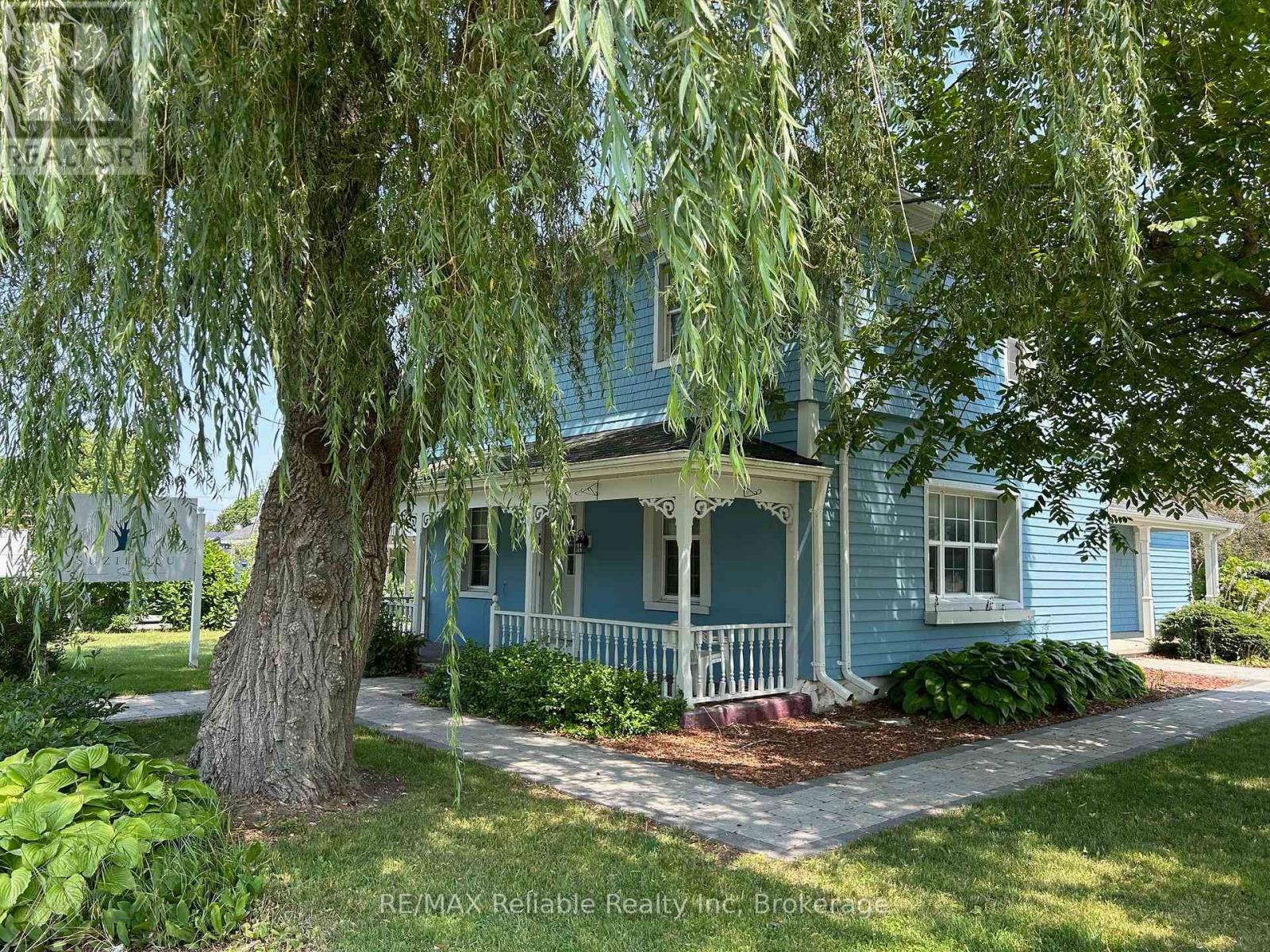 5 The Square Property Photo 1