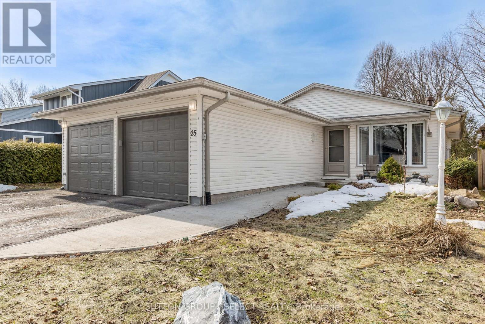 25 Cottonwood Crescent Property Photo 1