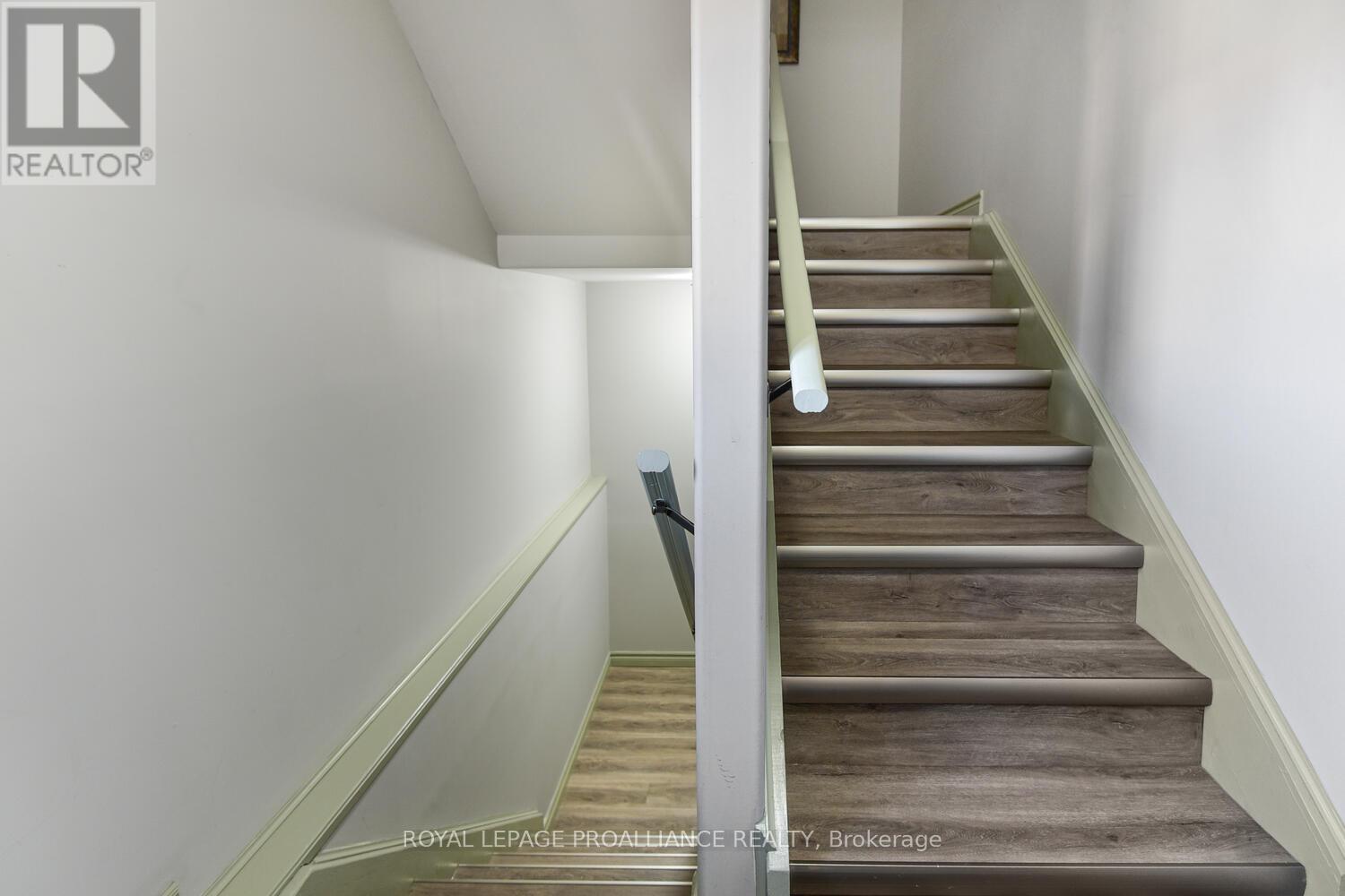 9 Pearl Street E Property Photo 5