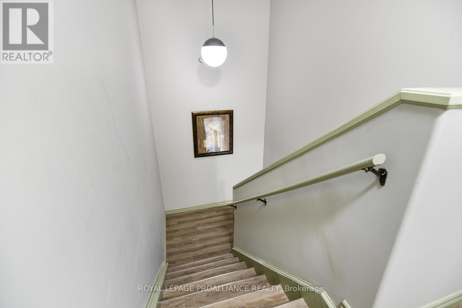9 Pearl Street E Property Photo 6