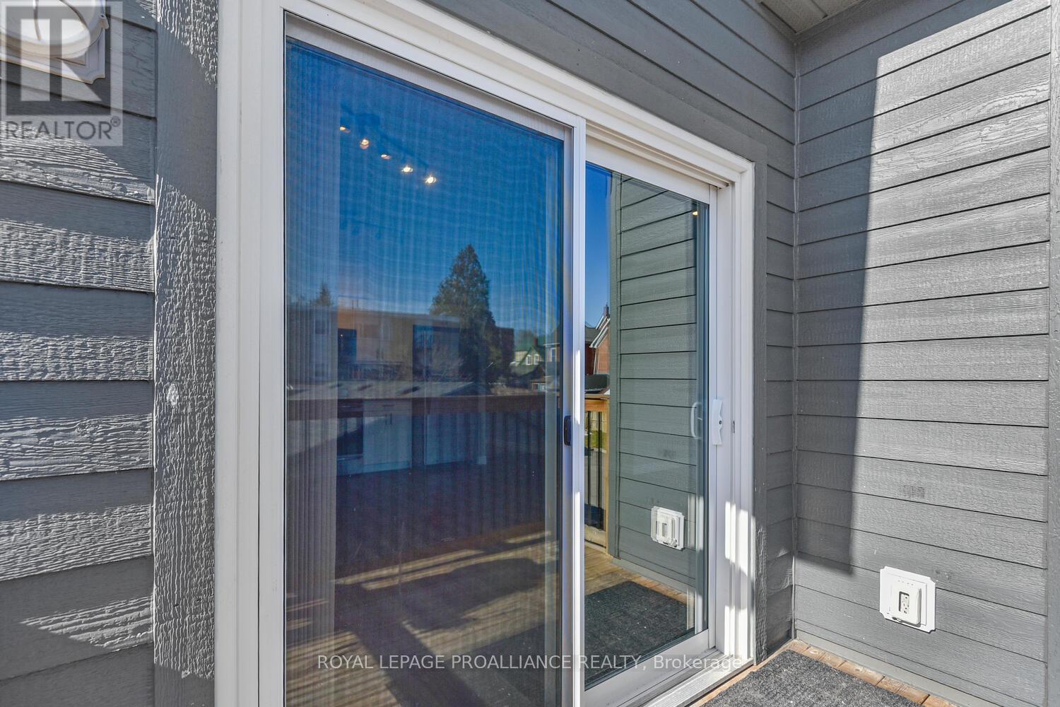 9 Pearl Street E Property Photo 8