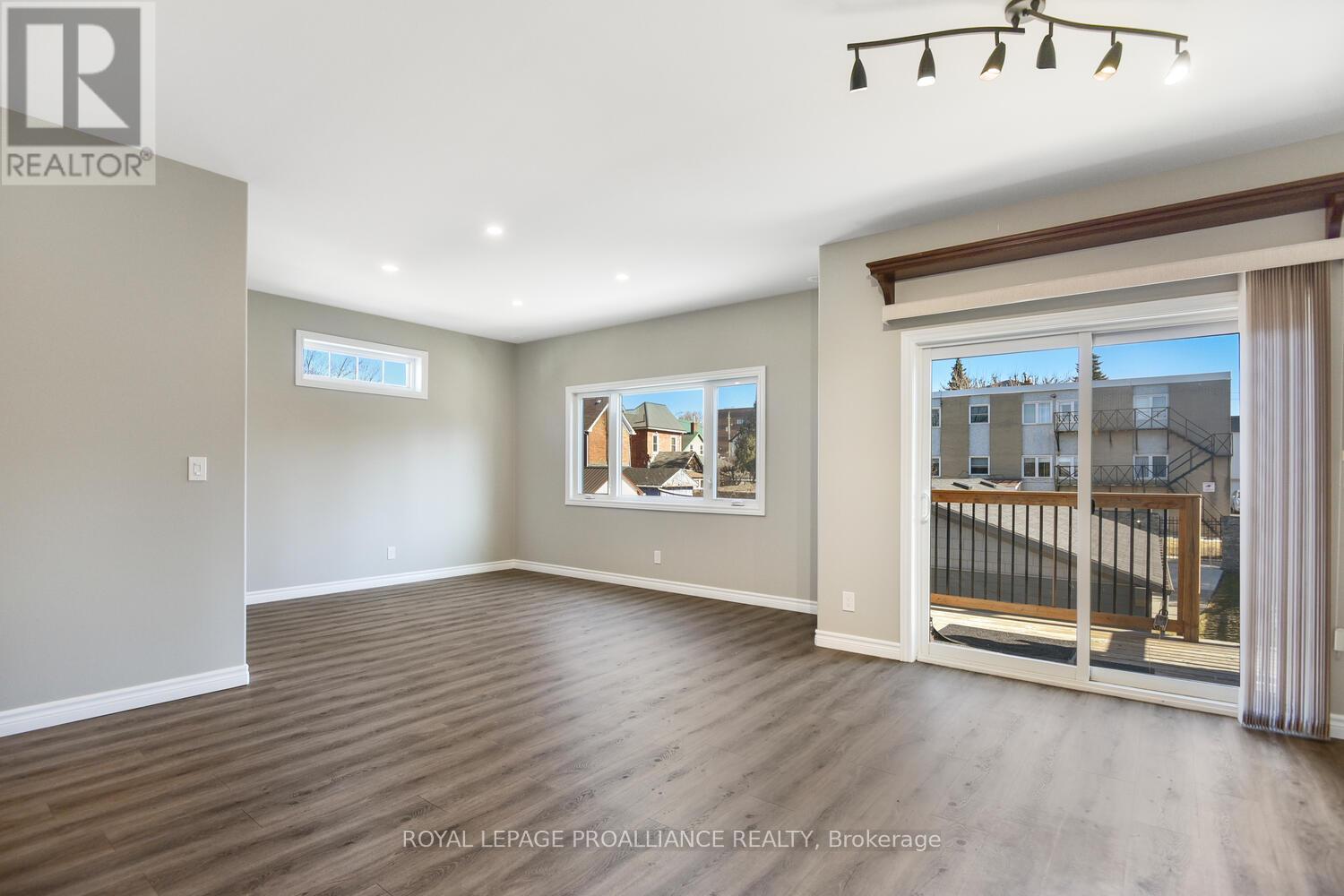 9 Pearl Street E Property Photo 9