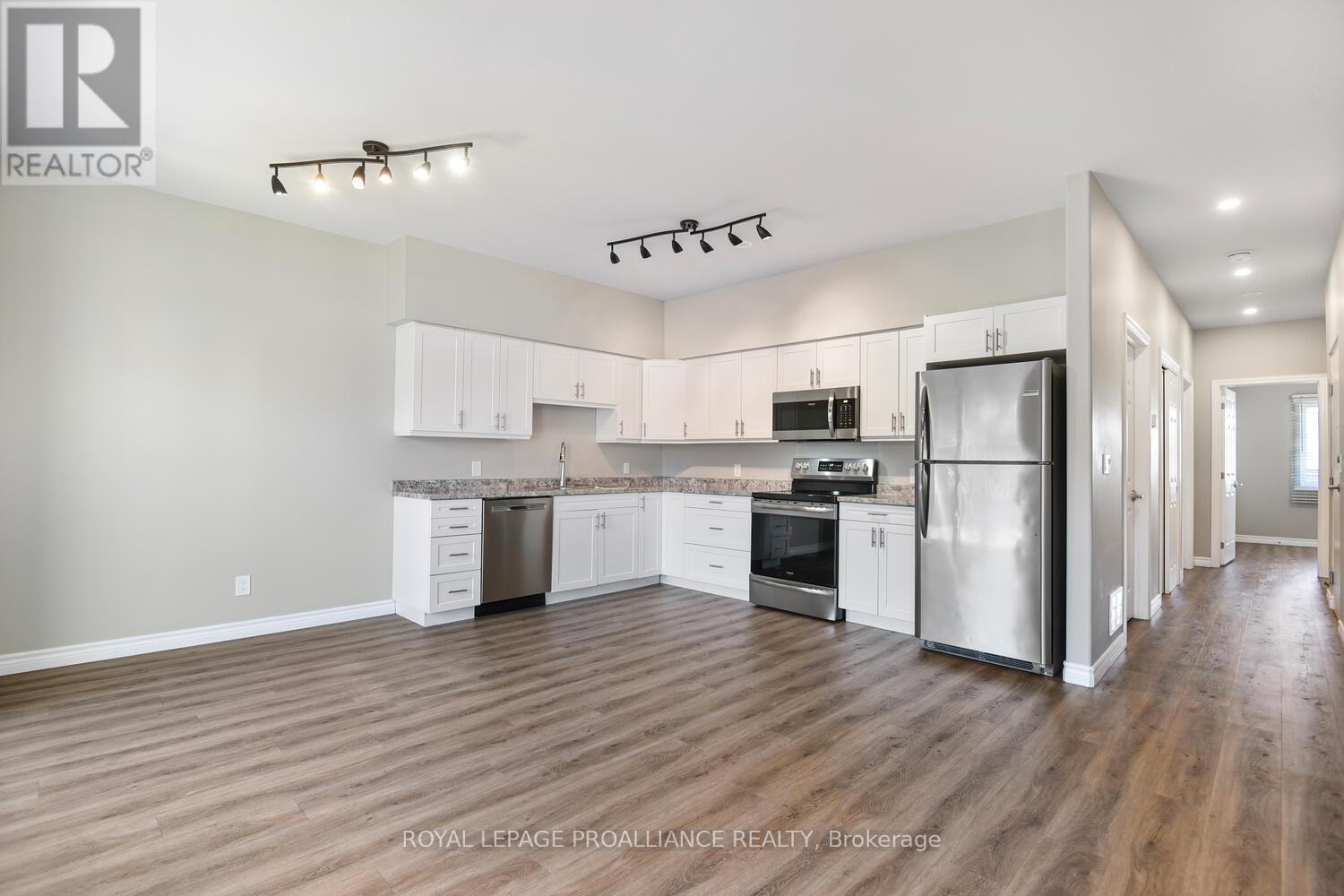 9 Pearl Street E Property Photo 13