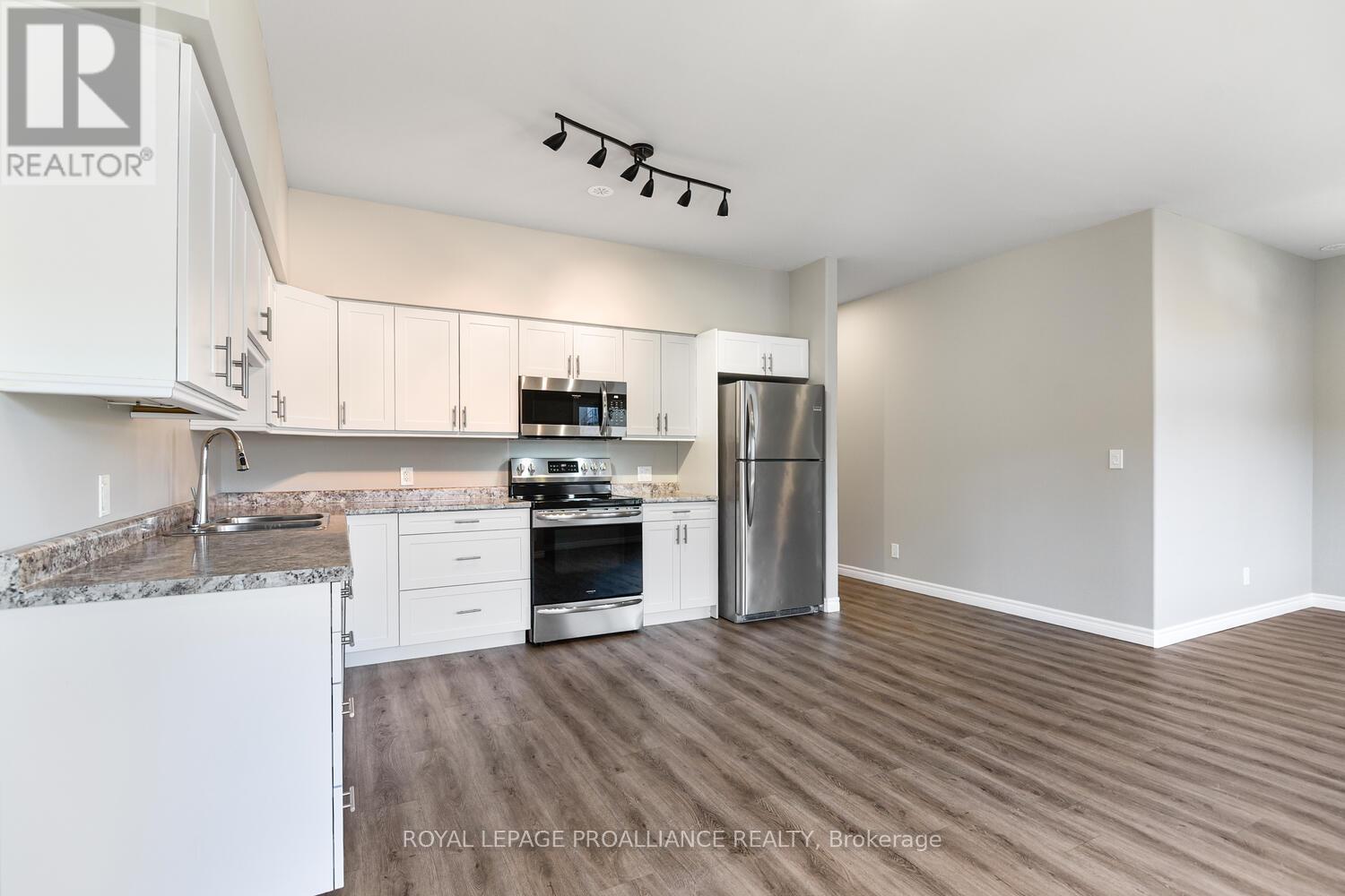 9 Pearl Street E Property Photo 14