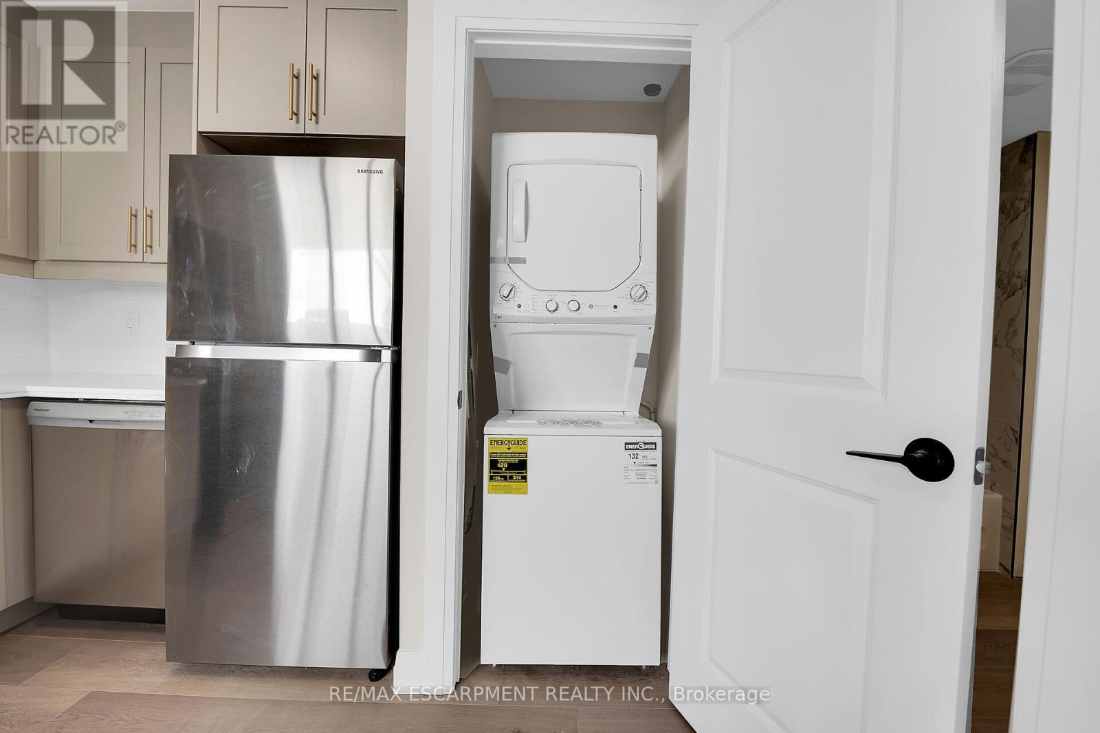92 Pearl Street S Property Photo 11