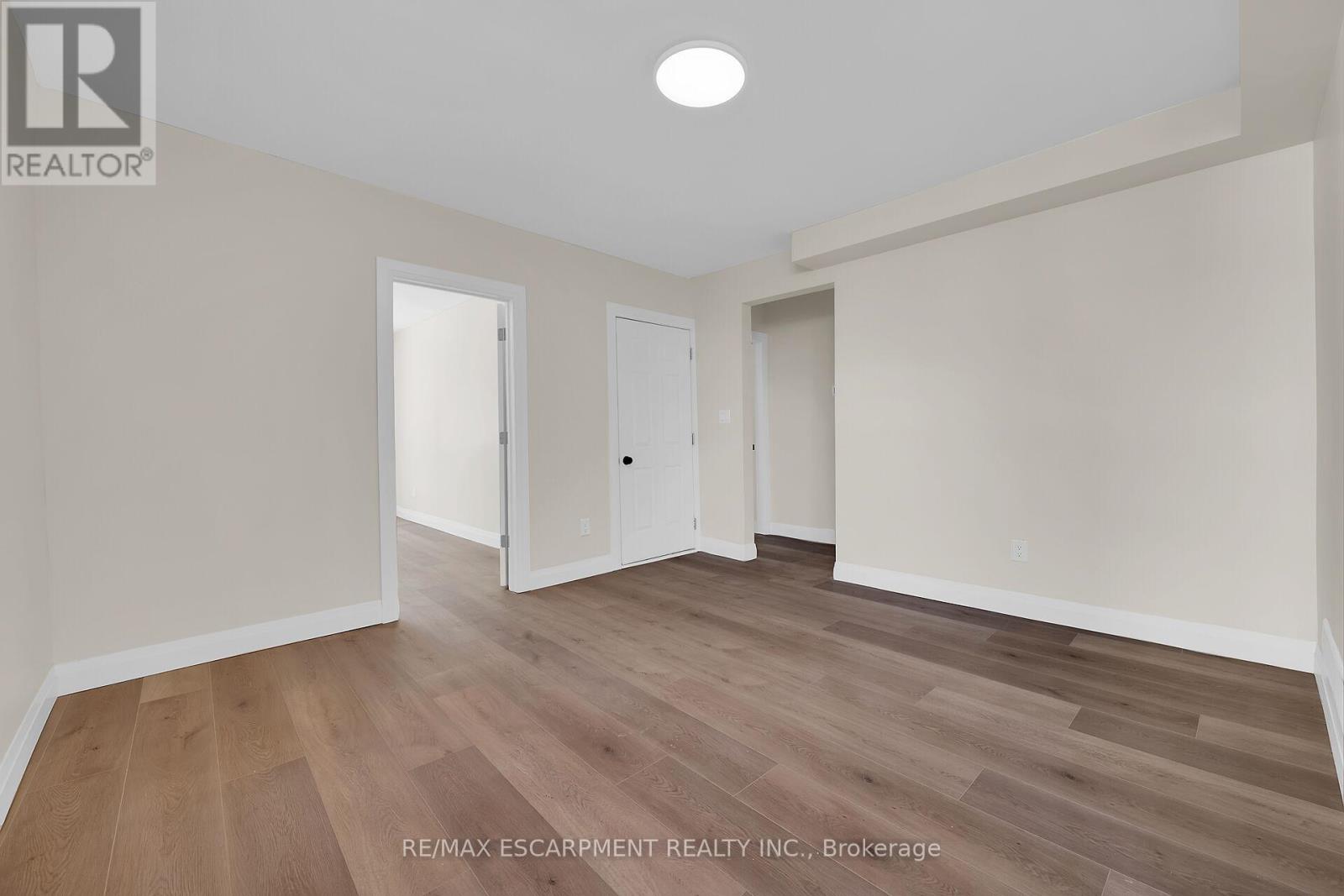 92 Pearl Street S Property Photo 12