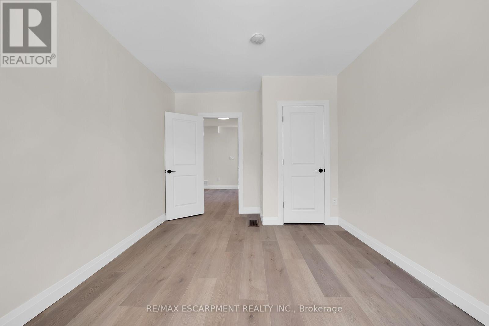 92 Pearl Street S Property Photo 13