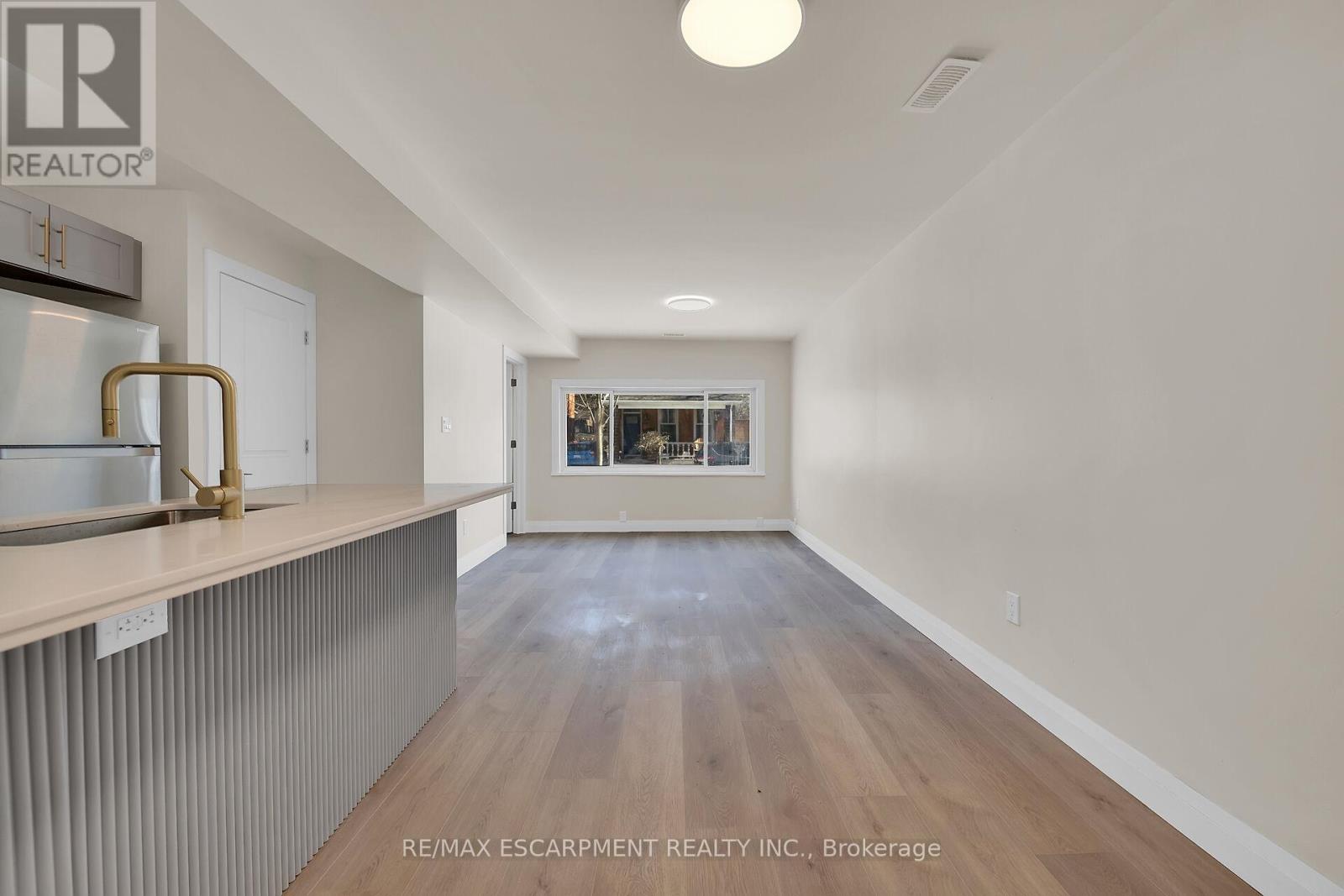 92 Pearl Street S Property Photo 21
