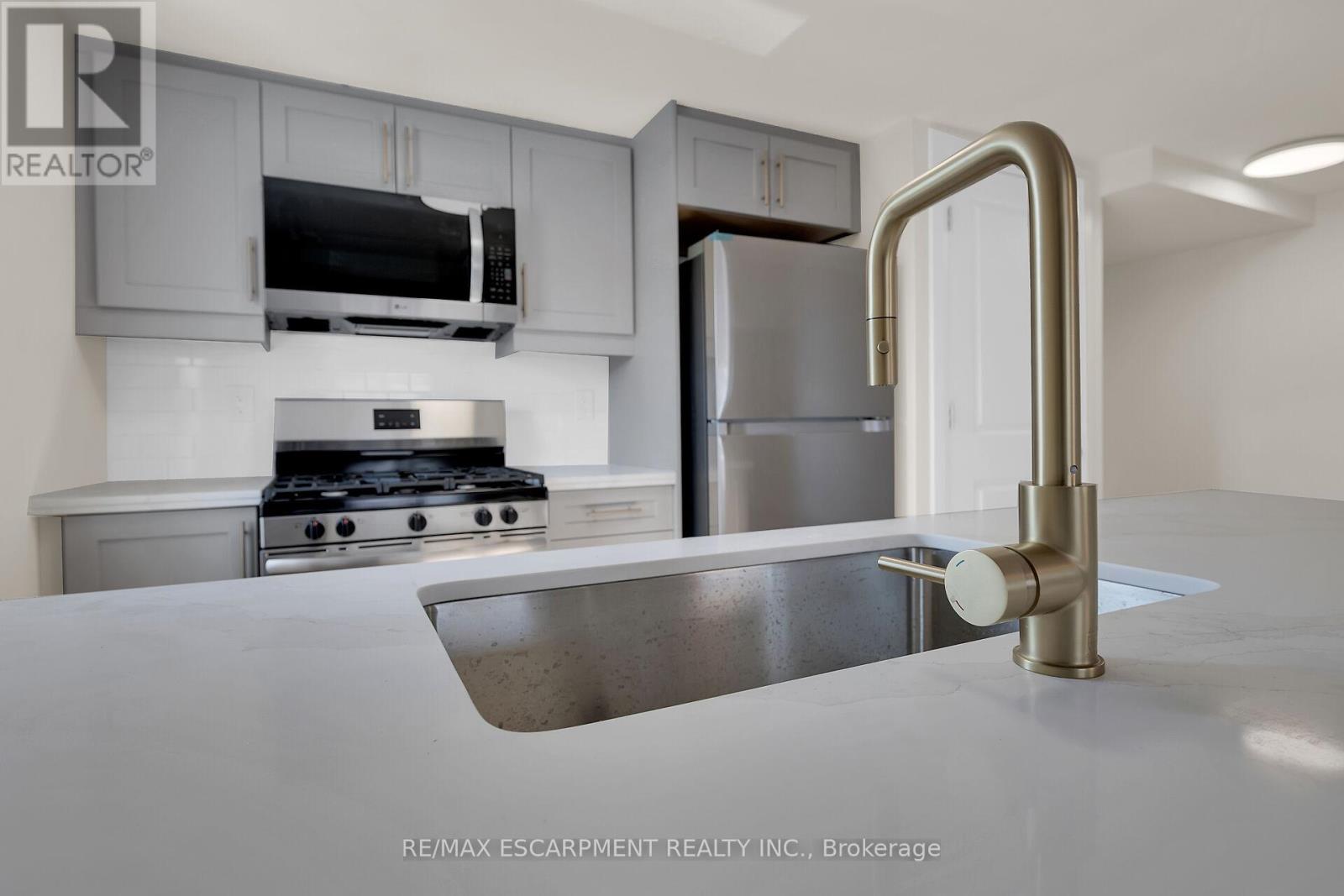 92 Pearl Street S Property Photo 32
