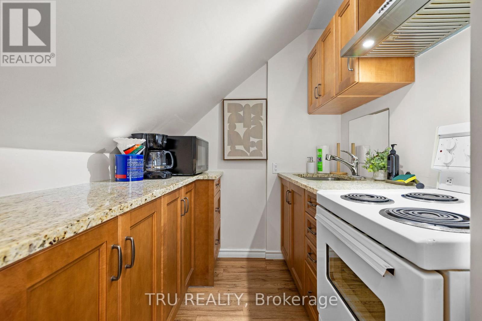 2 - 160 Metcalfe Street Property Photo 12