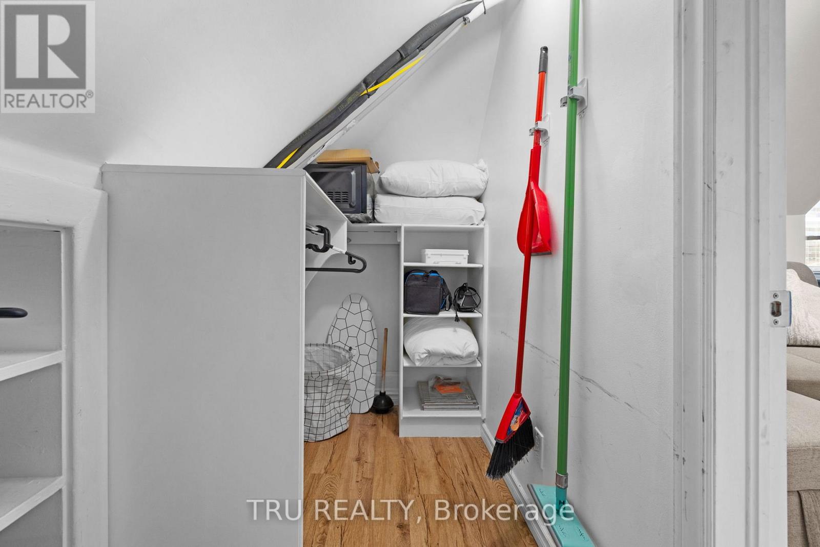 1 - 160 Metcalfe Street Property Photo 6