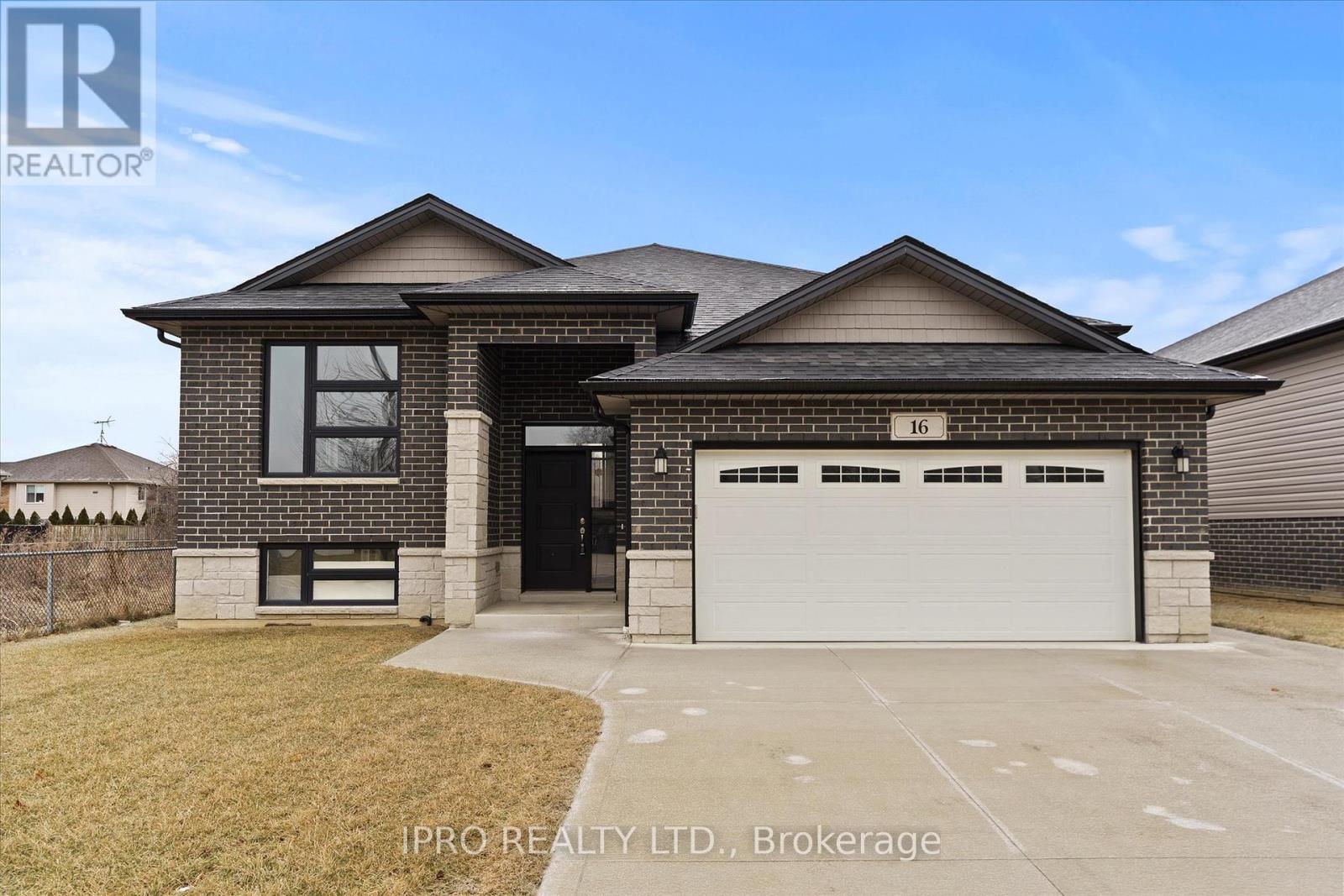 16 Kingsbridge Drive Property Photo