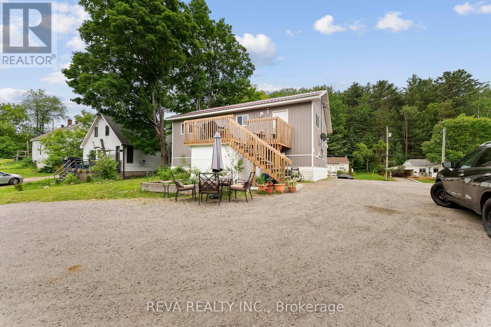64 Bridge Street E Property Photo 1