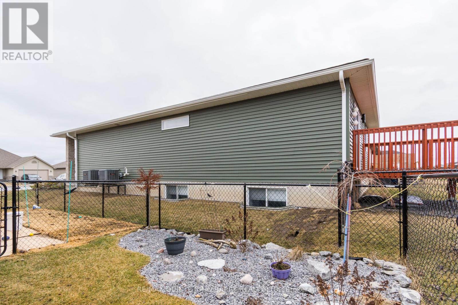 103 Dewal Place Property Photo 40