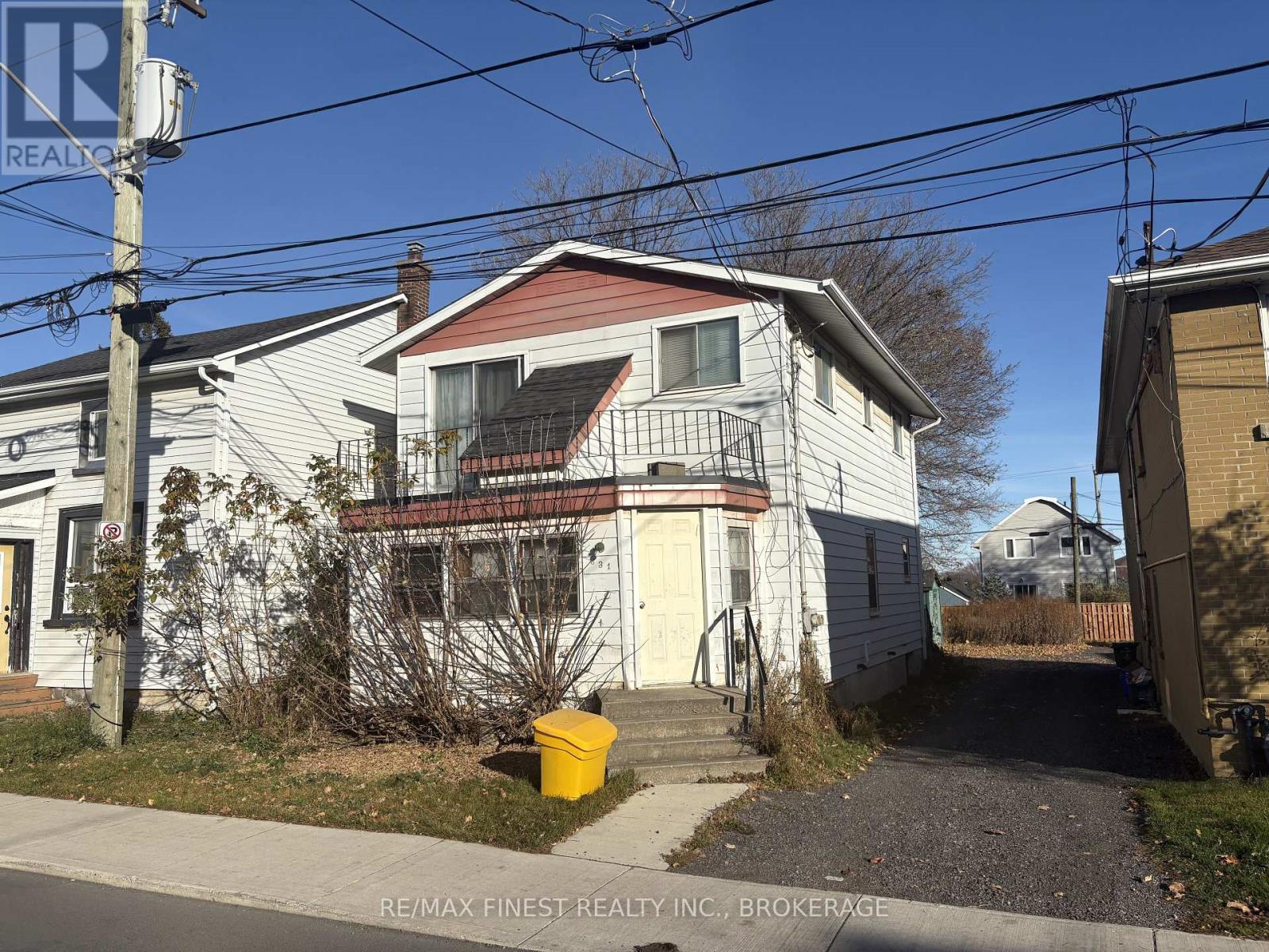 631 Victoria St Property Photo 1