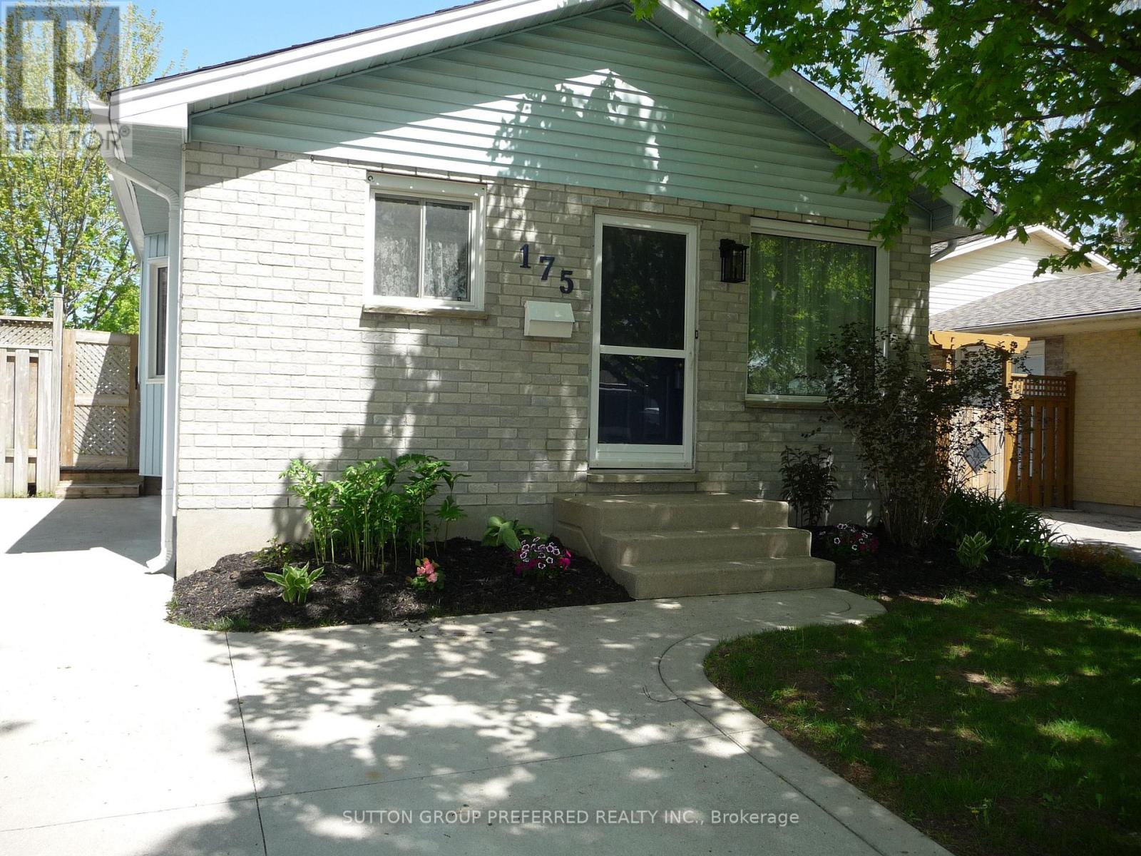 175 Portsmouth Crescent E Property Photo 2