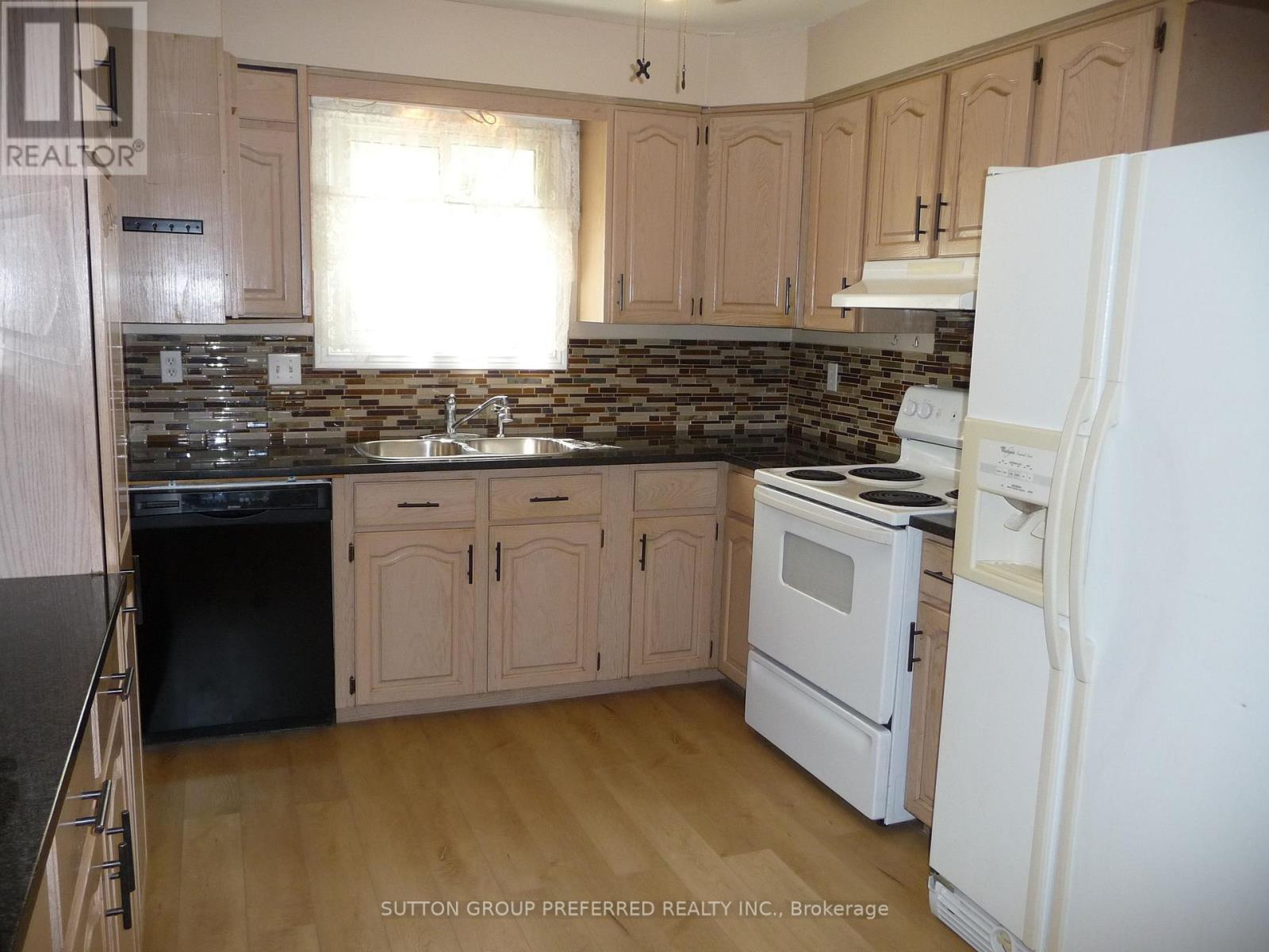175 Portsmouth Crescent E Property Photo 3
