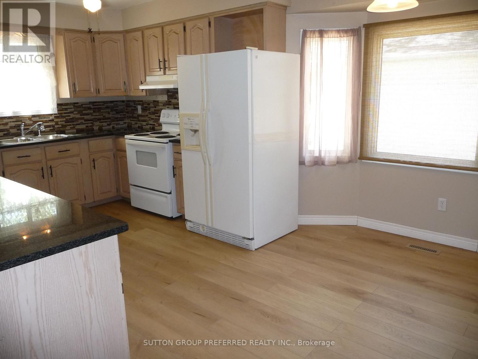 175 Portsmouth Crescent E Property Photo 5