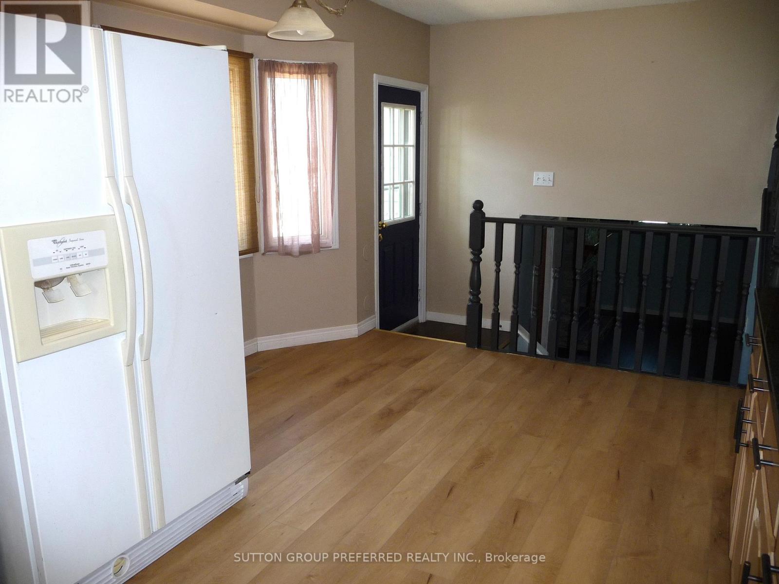 175 Portsmouth Crescent E Property Photo 6