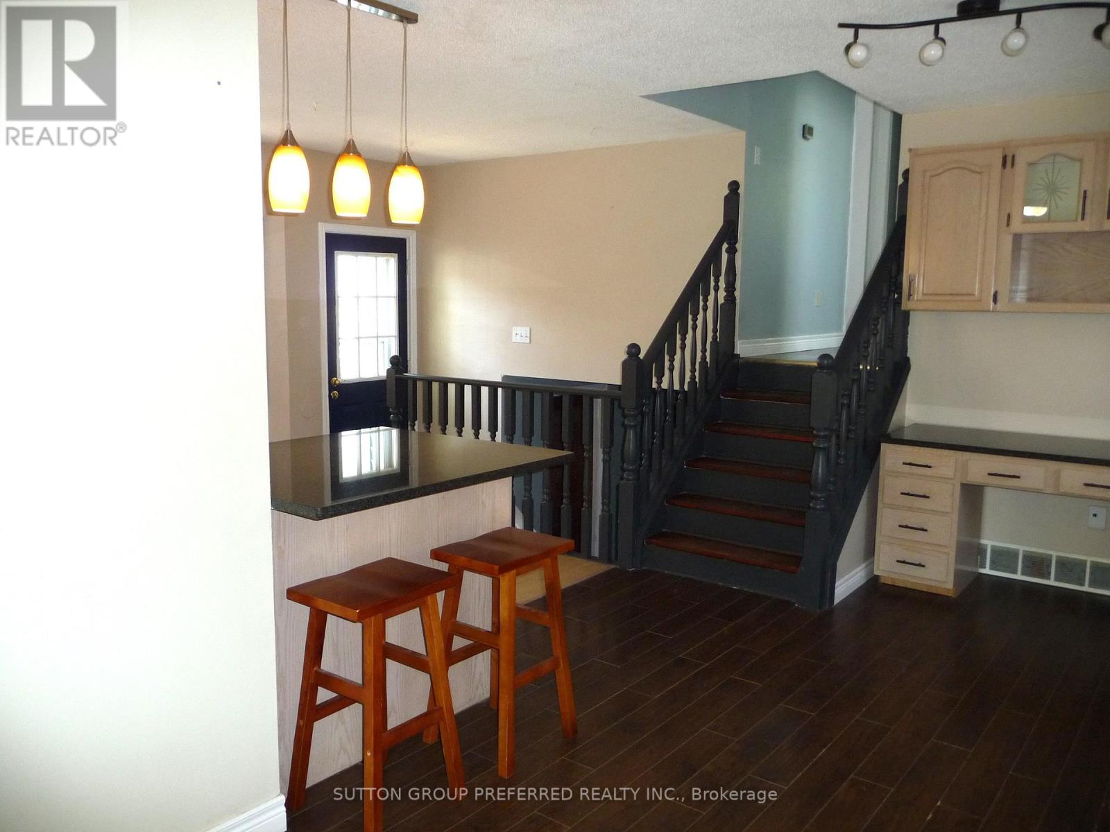 175 Portsmouth Crescent E Property Photo 7