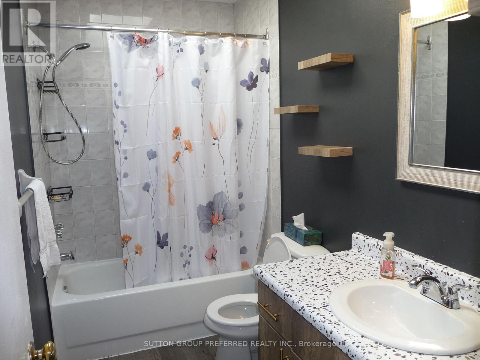 175 Portsmouth Crescent E Property Photo 10