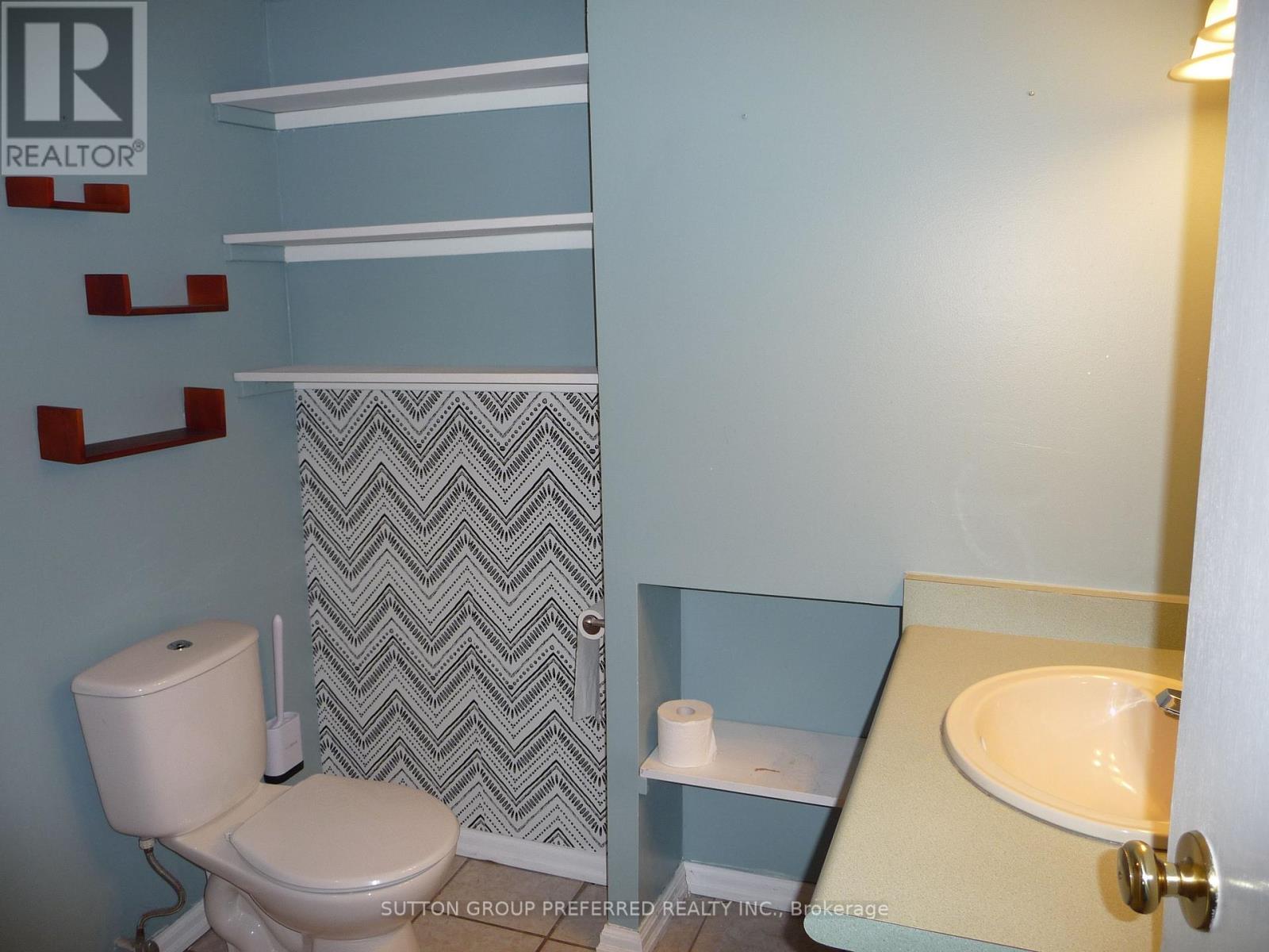 175 Portsmouth Crescent E Property Photo 17