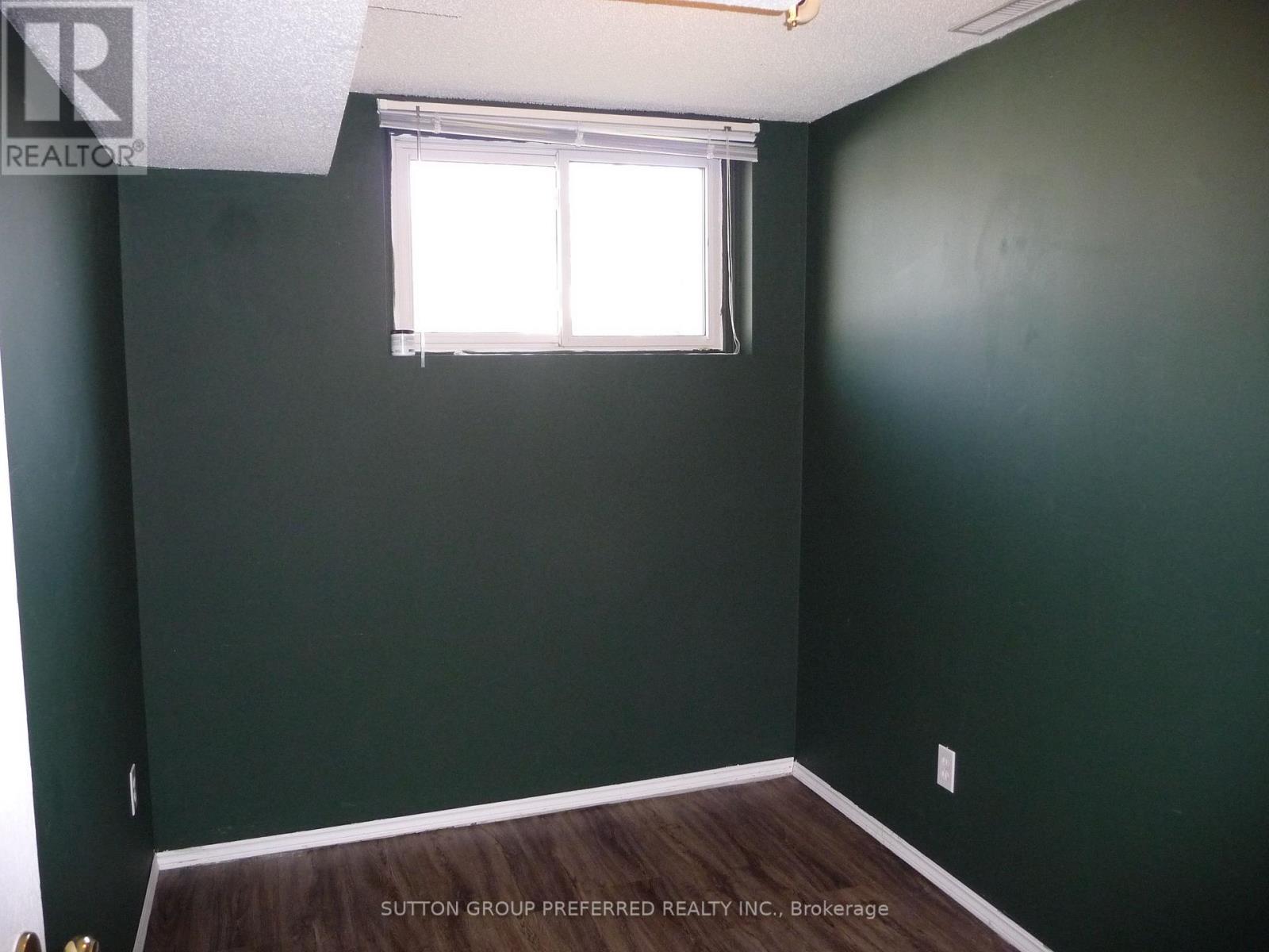 175 Portsmouth Crescent E Property Photo 20