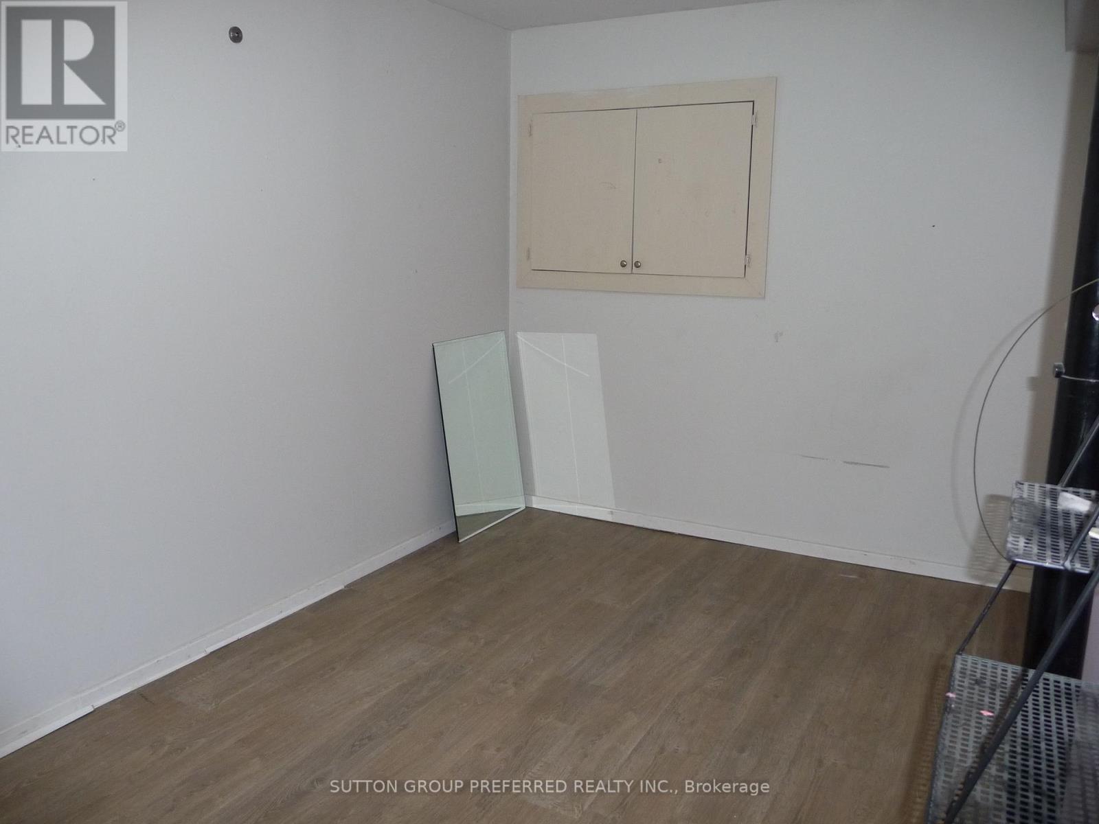 175 Portsmouth Crescent E Property Photo 25
