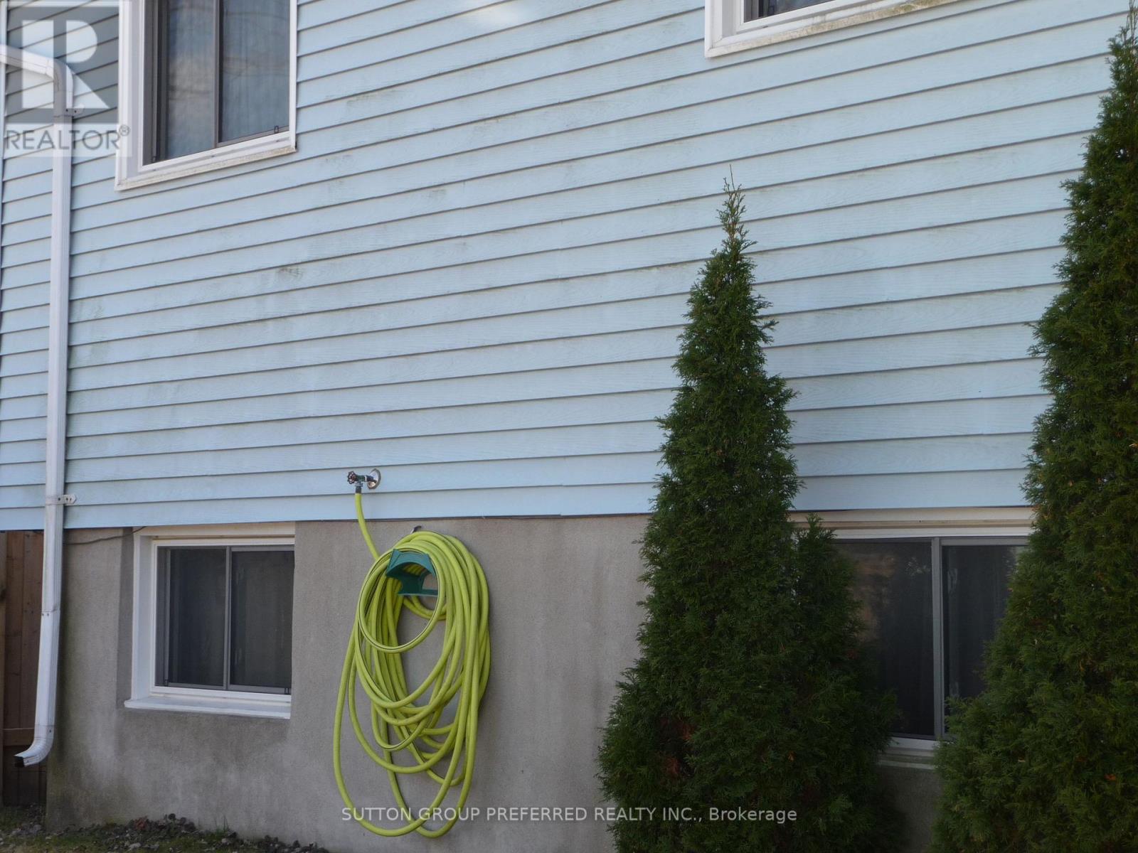 175 Portsmouth Crescent E Property Photo 27