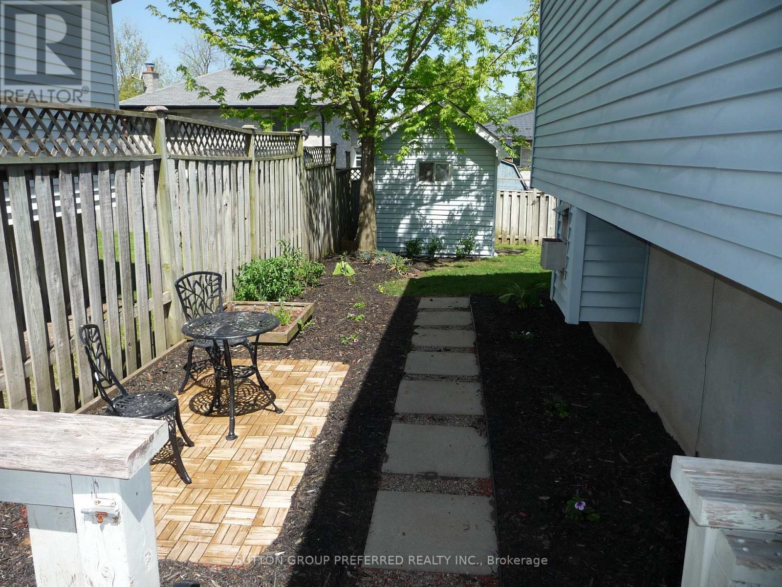 175 Portsmouth Crescent E Property Photo 28