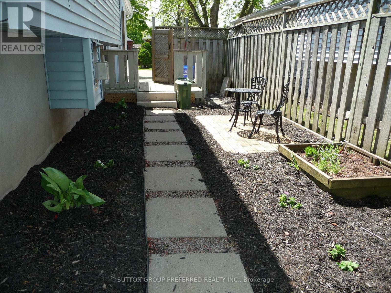 175 Portsmouth Crescent E Property Photo 29