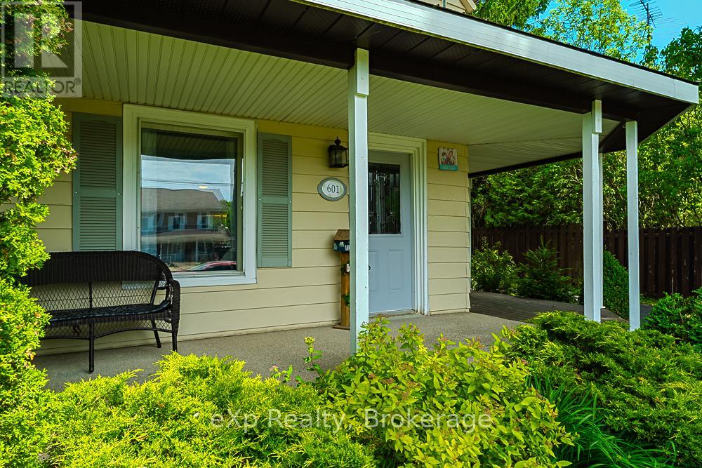 601 Dawson Street Property Photo 4