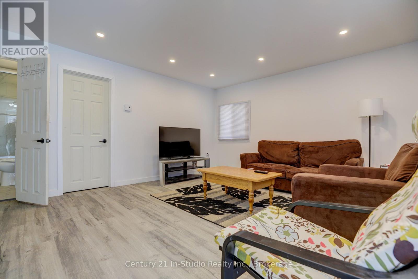 103 King Street Property Photo 7