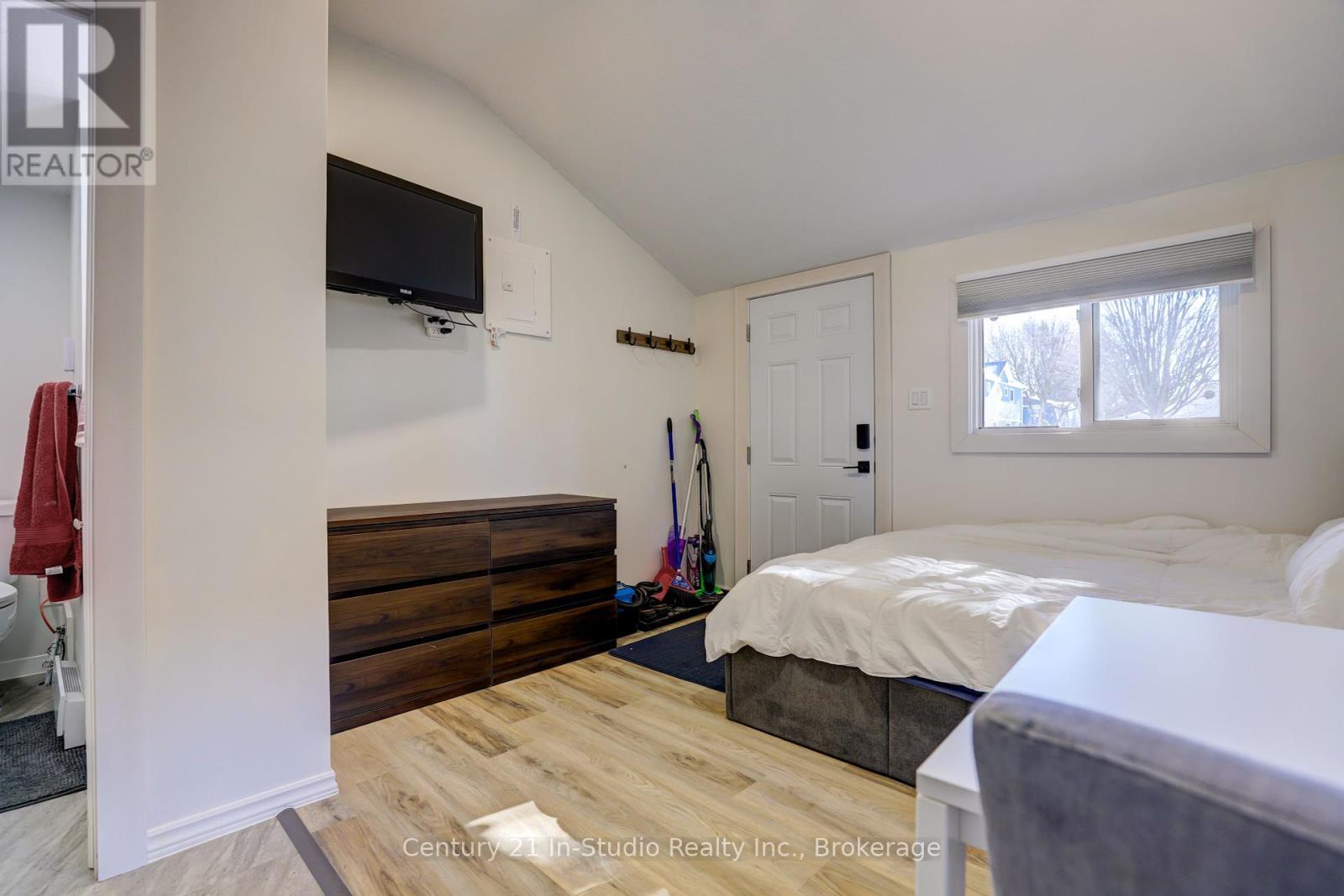 103 King Street Property Photo 37