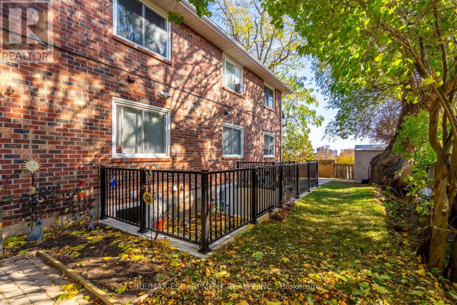 81 Hamilton Street N Property Photo 4