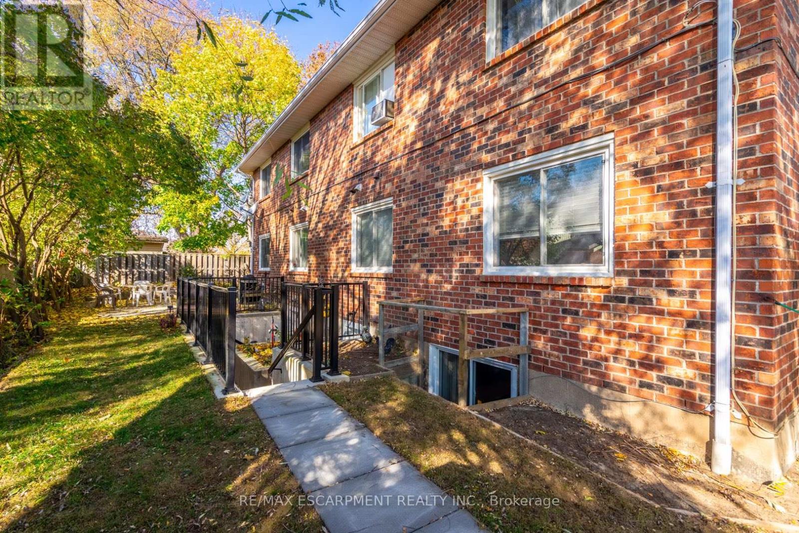 81 Hamilton Street N Property Photo 6