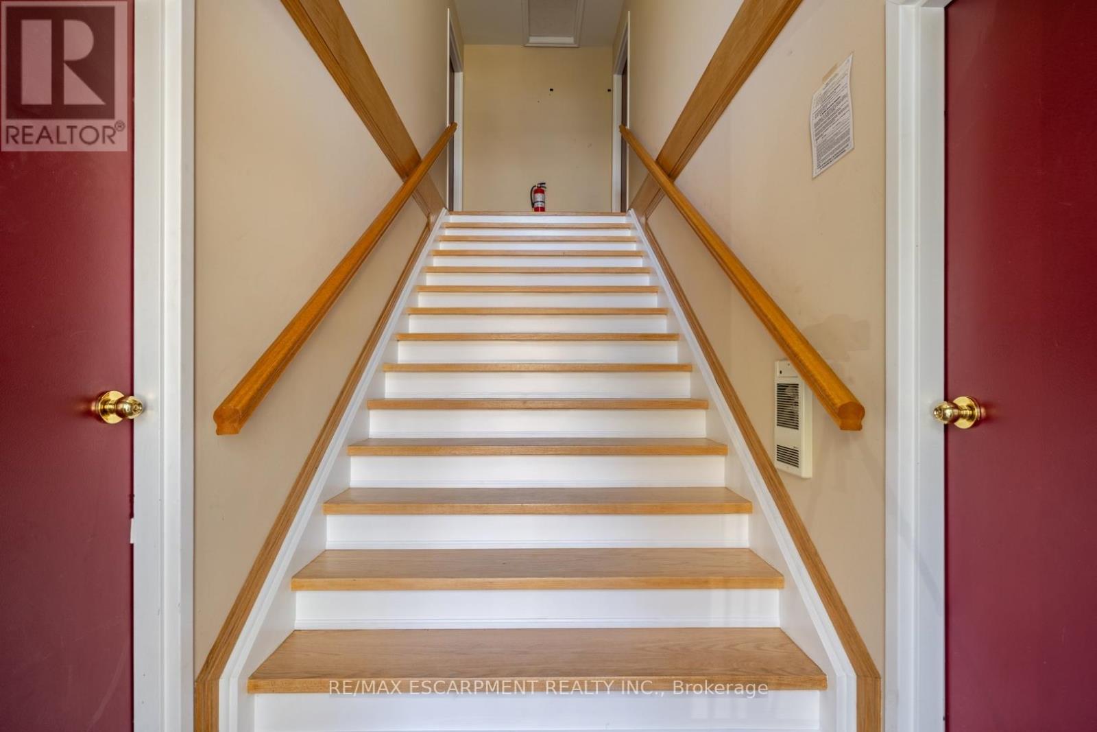 81 Hamilton Street N Property Photo 7