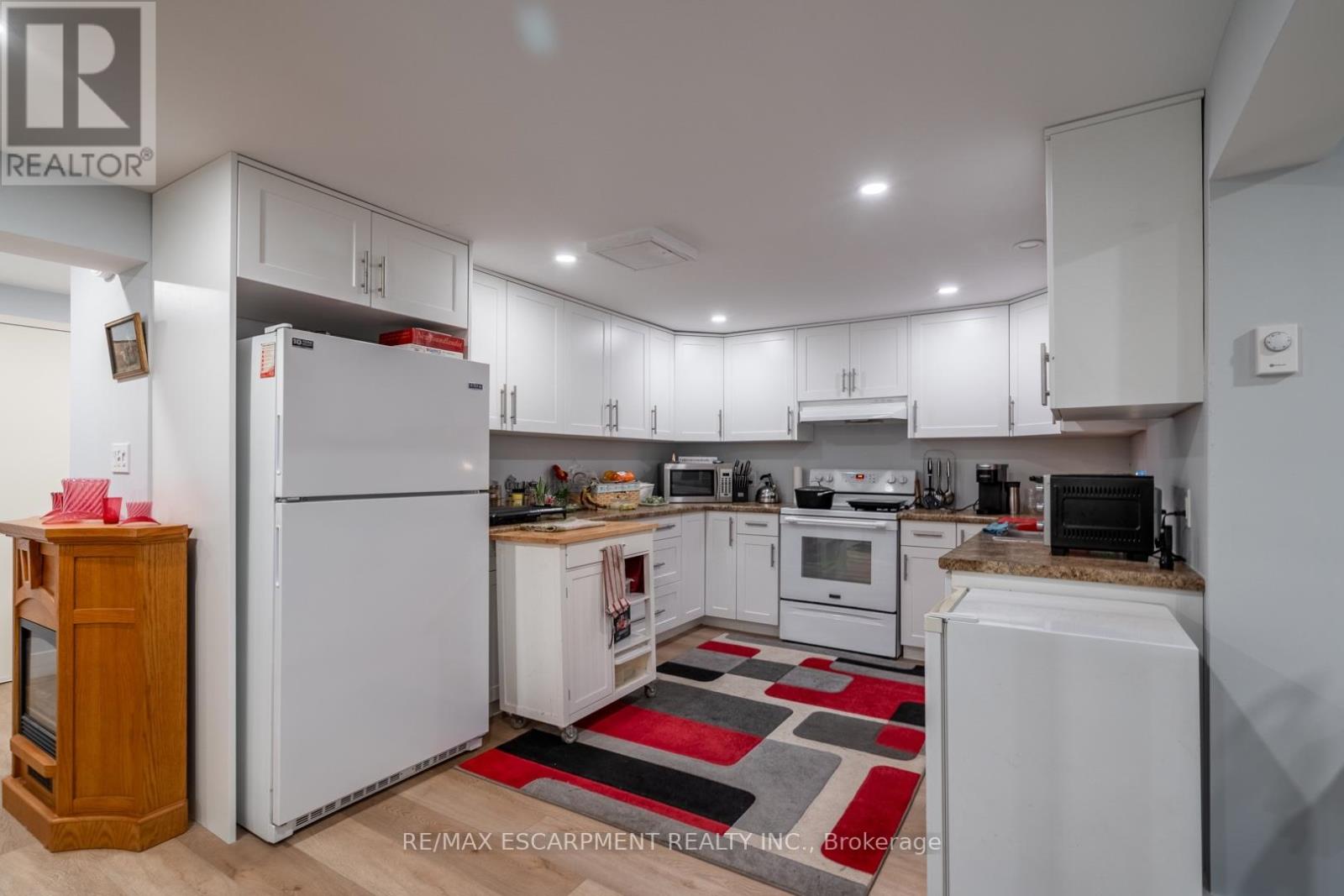 81 Hamilton Street N Property Photo 14