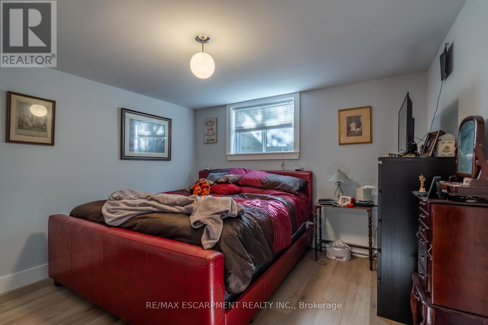 81 Hamilton Street N Property Photo 17
