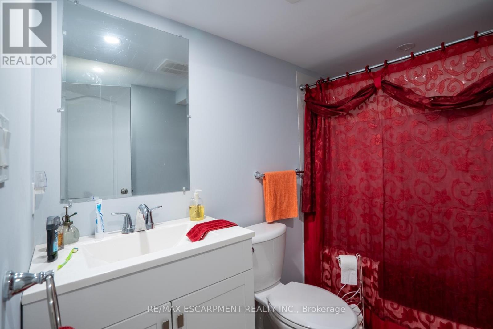 81 Hamilton Street N Property Photo 18