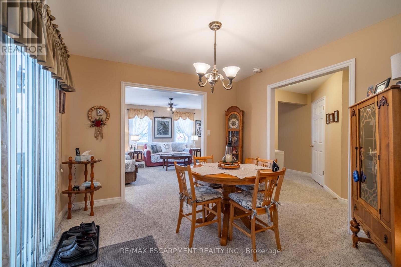 81 Hamilton Street N Property Photo 26