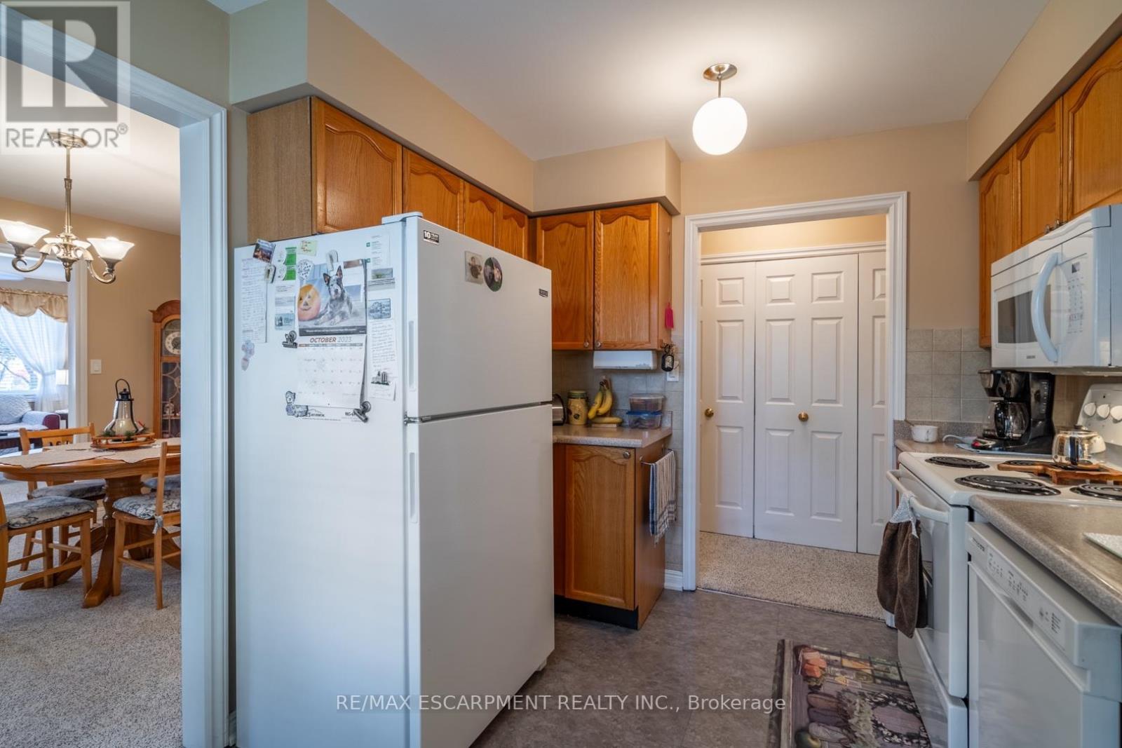 81 Hamilton Street N Property Photo 28