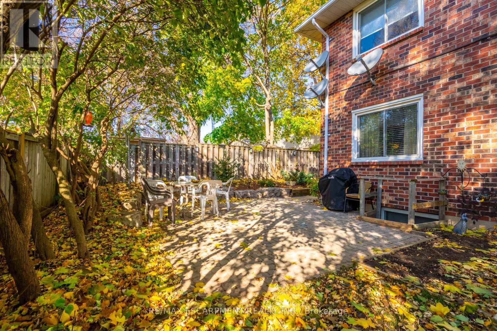 81 Hamilton Street N Property Photo 38