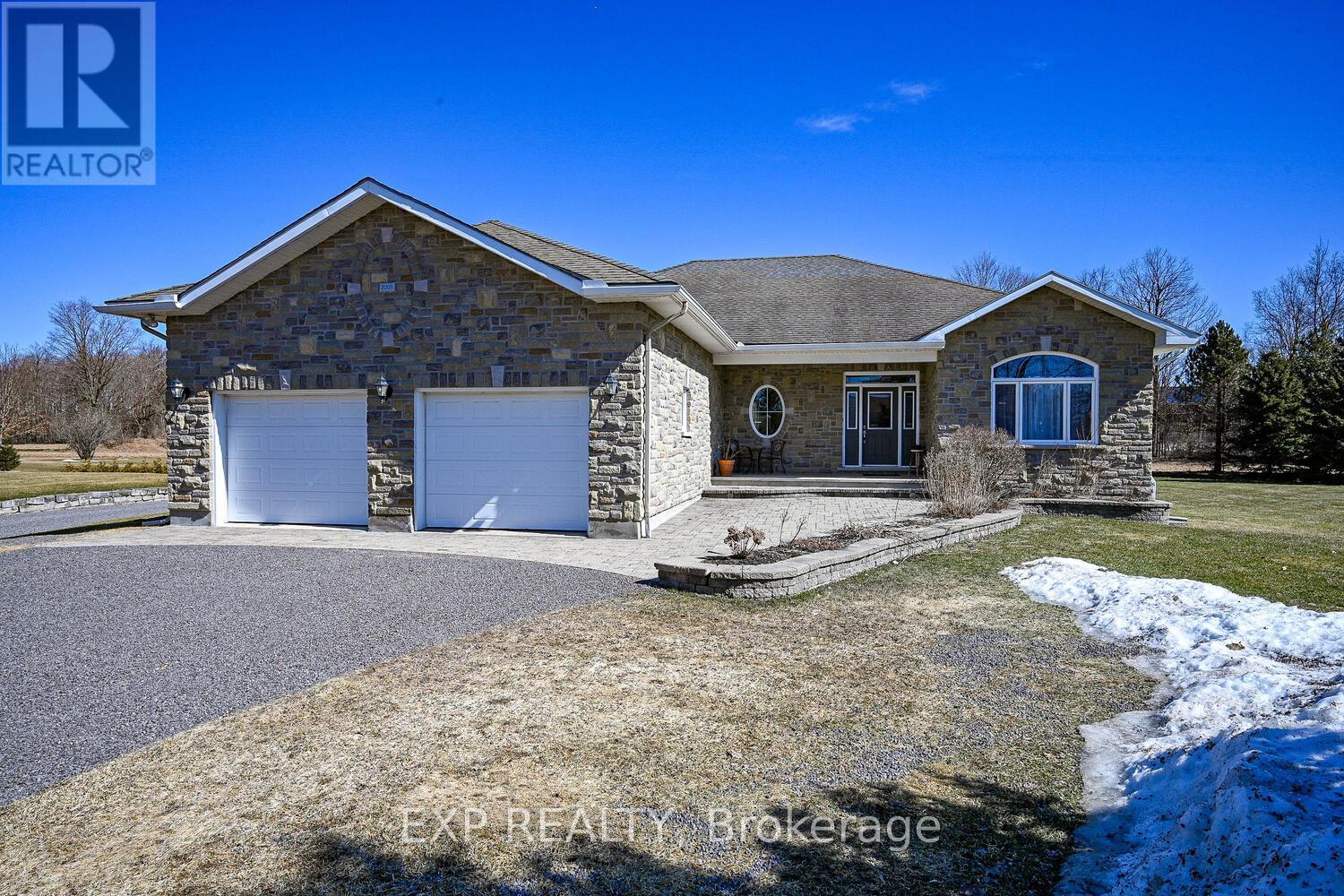 415 Johnston Road Property Photo 2