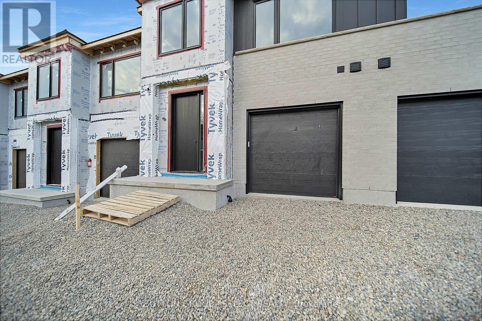 30 - 1175 Riverbend Road Property Photo 2