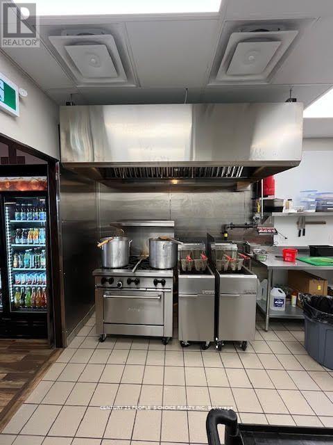 14 - 1575 Upper Ottawa Street Property Photo 6